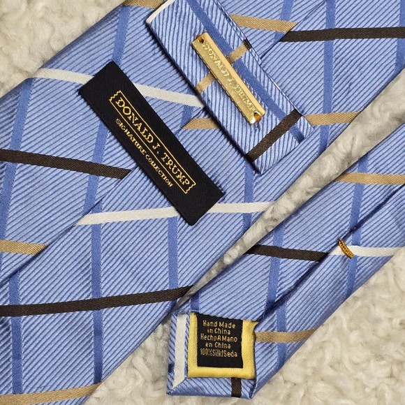 Donald J Trump Signature‎ Collection Tie Blue Check 100% Silk Gold Bar READ - Picture 8 of 12